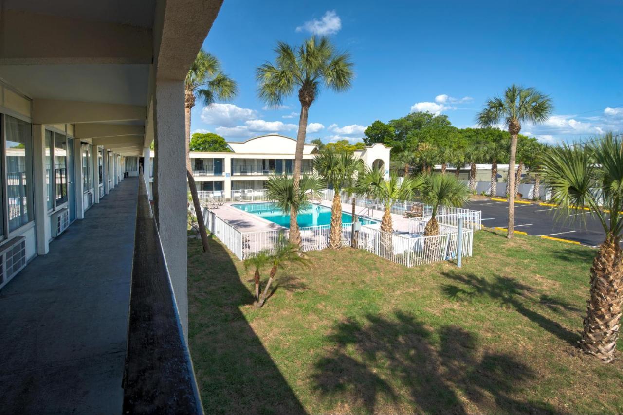 Bayside Inn Pinellas Park - Clearwater Екстер'єр фото