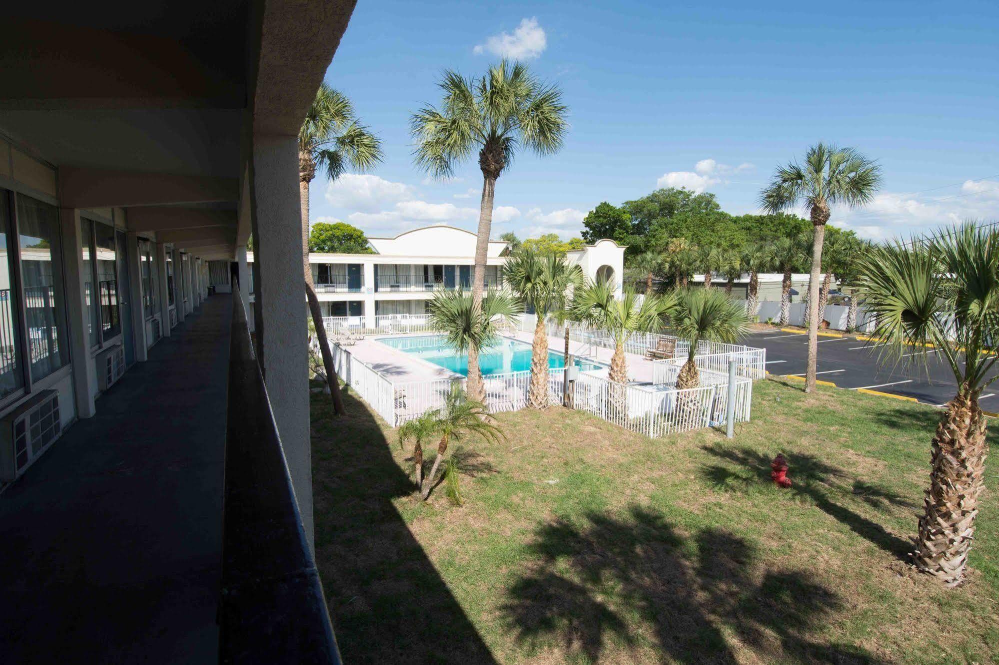 Bayside Inn Pinellas Park - Clearwater Екстер'єр фото