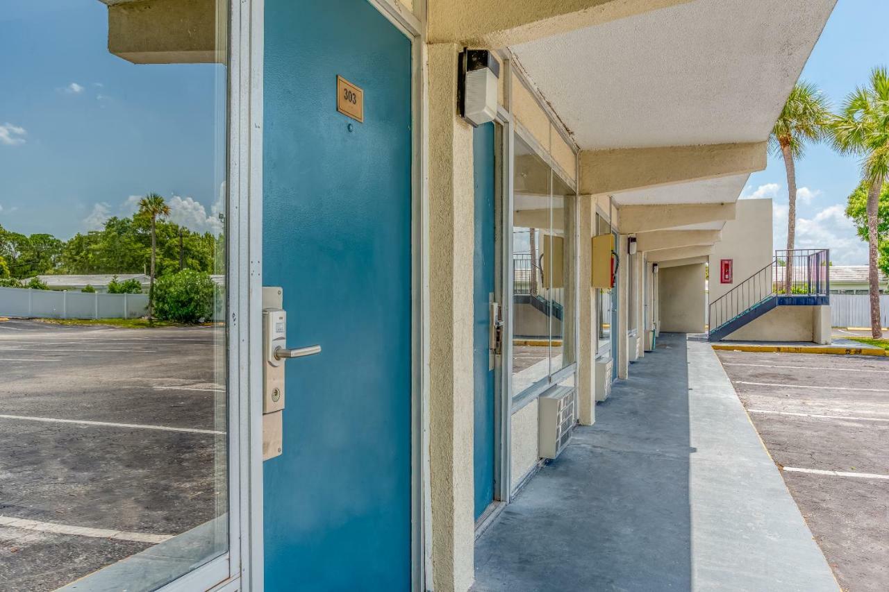 Bayside Inn Pinellas Park - Clearwater Екстер'єр фото