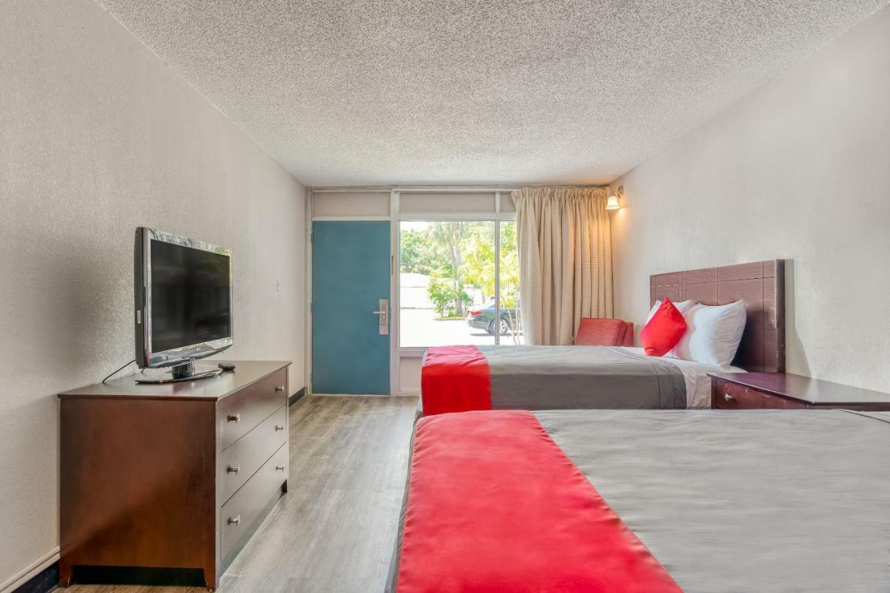 Bayside Inn Pinellas Park - Clearwater Екстер'єр фото
