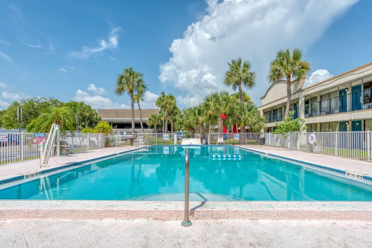 Bayside Inn Pinellas Park - Clearwater Екстер'єр фото