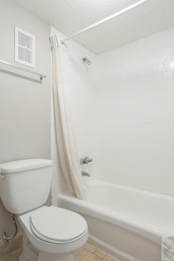 Bayside Inn Pinellas Park - Clearwater Екстер'єр фото